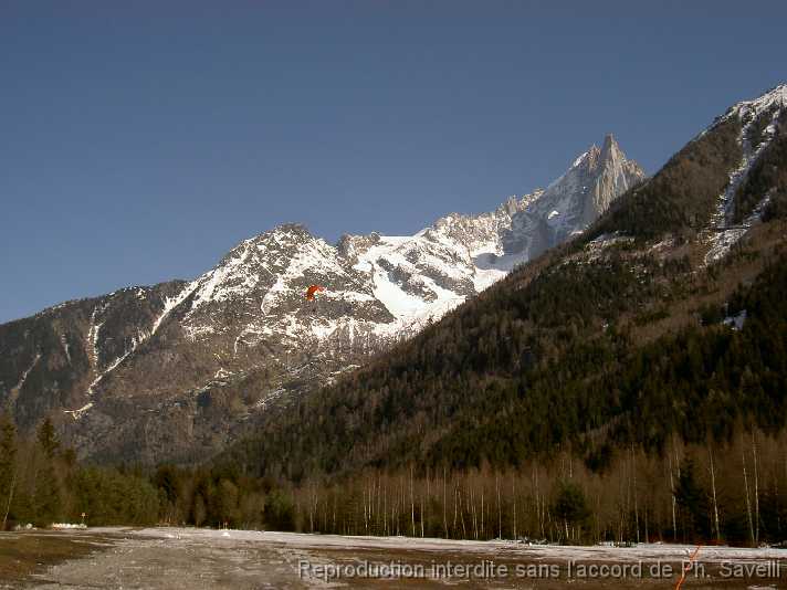 PICT2809 Bruno en approche... au fond le dco des Grands Montets et les Drus