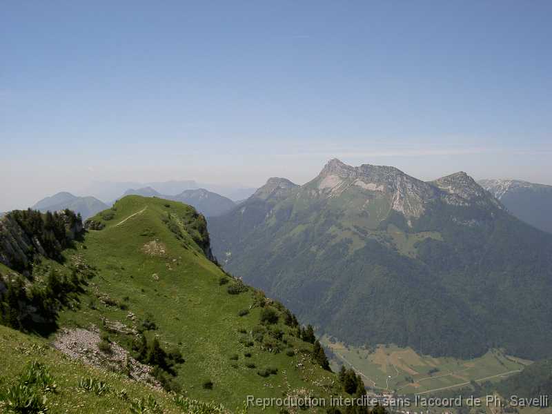 PICT2154 Au premier plan: la Dent de Pleuven, au second: le Colombier d'Aillons